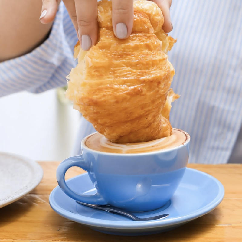 Croissant y café Praliné